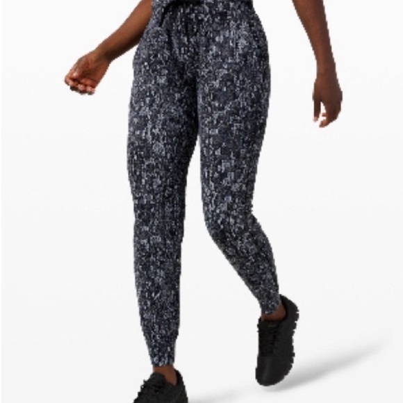 Lululemon Ready to Rumble Joggers Size 4 - Picture 1 of 11